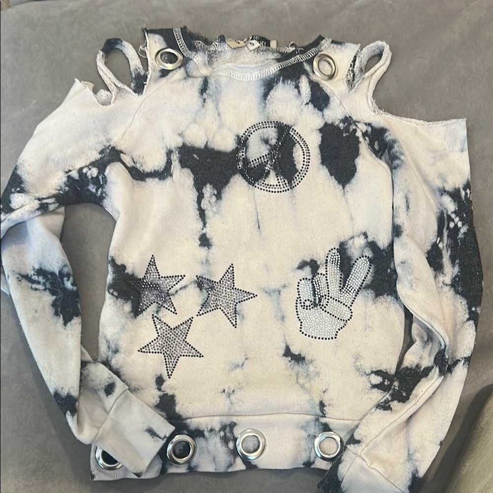 Black and White Tie-Dye Long Sleeve Top with Star Accents